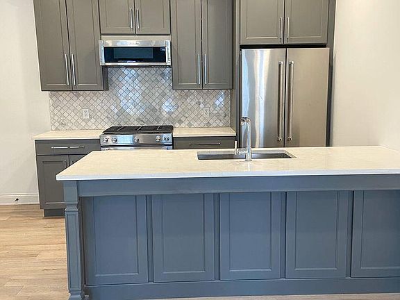 3rd image of 40 E Lincoln St #16