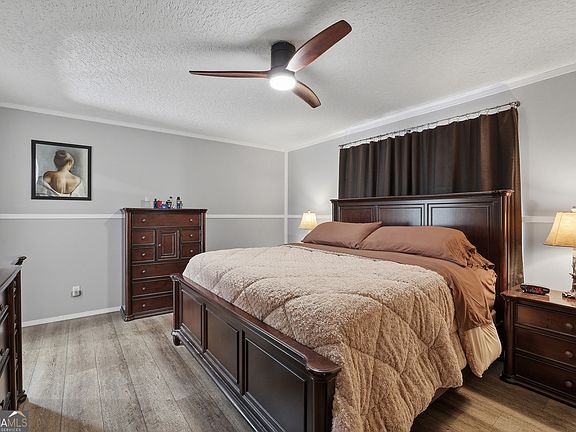 3rd image of 281 Oak View Trl