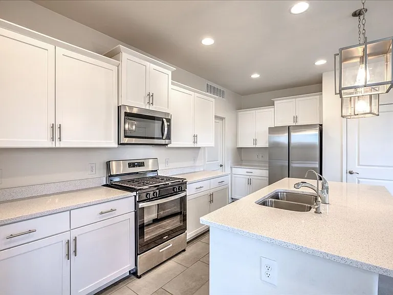 11328 S Weismann Dr — Photo 10