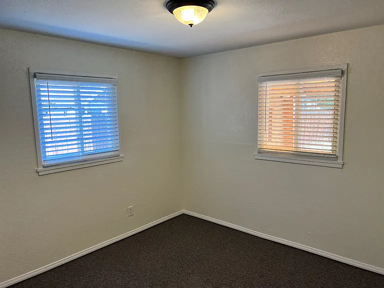1124 Victor St — Photo 12