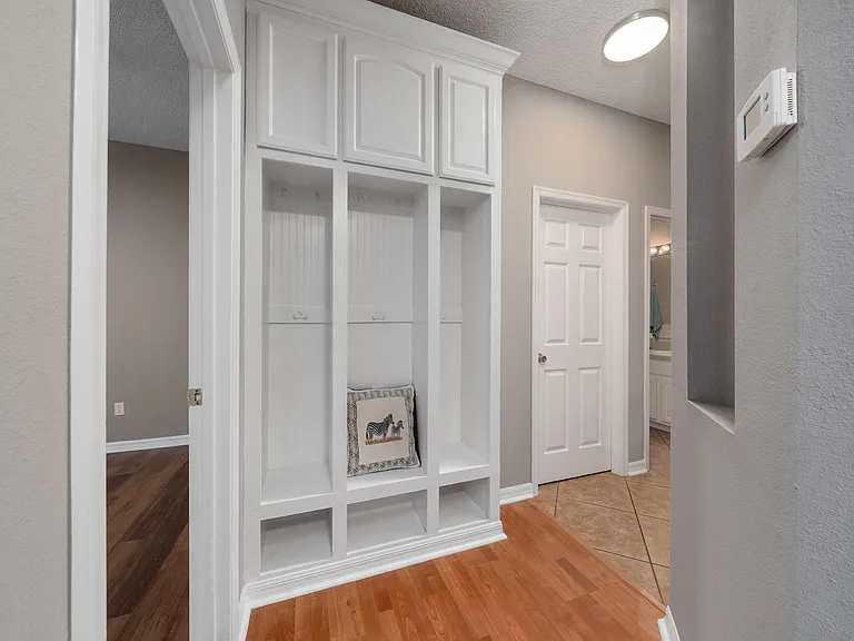 9724 Myrtle Creek Ln — Photo 26