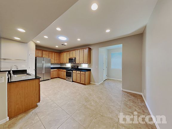 4th image of 2403 W Kristina Ave