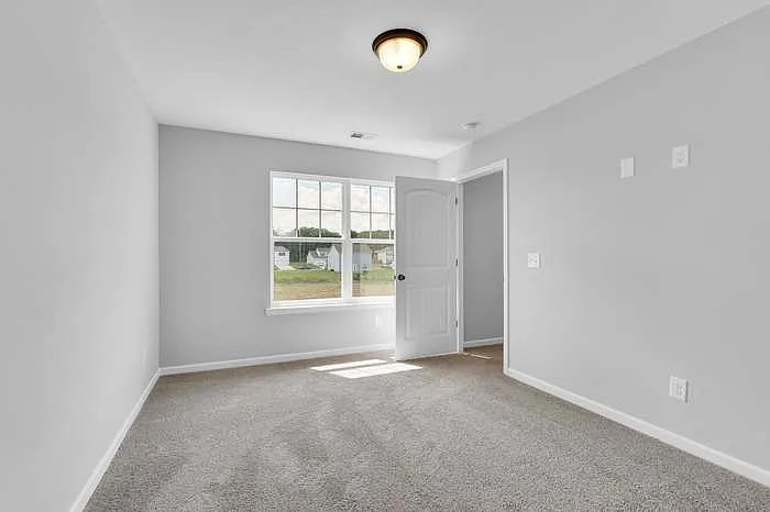 5 bed, 2.5 bath, 2176 sqft, $2,650 — Photo 3