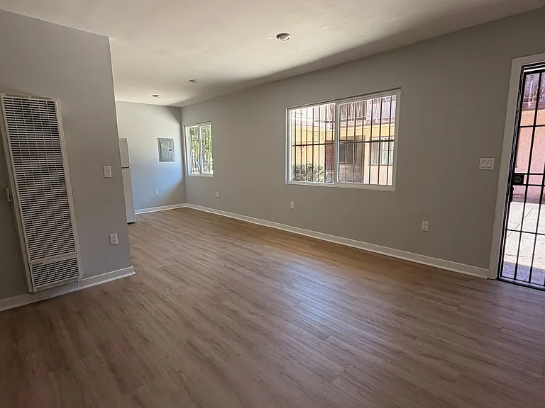 3923 S Gibraltar Ave — Photo 3