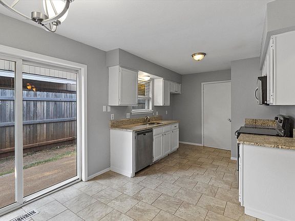 4th image of 1326 Pennington Ave