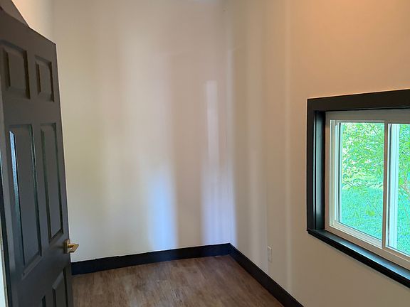 3rd image of 424 Dell Ave