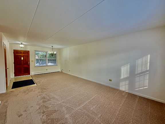 3rd image of 130 Douglas Ave APT 4