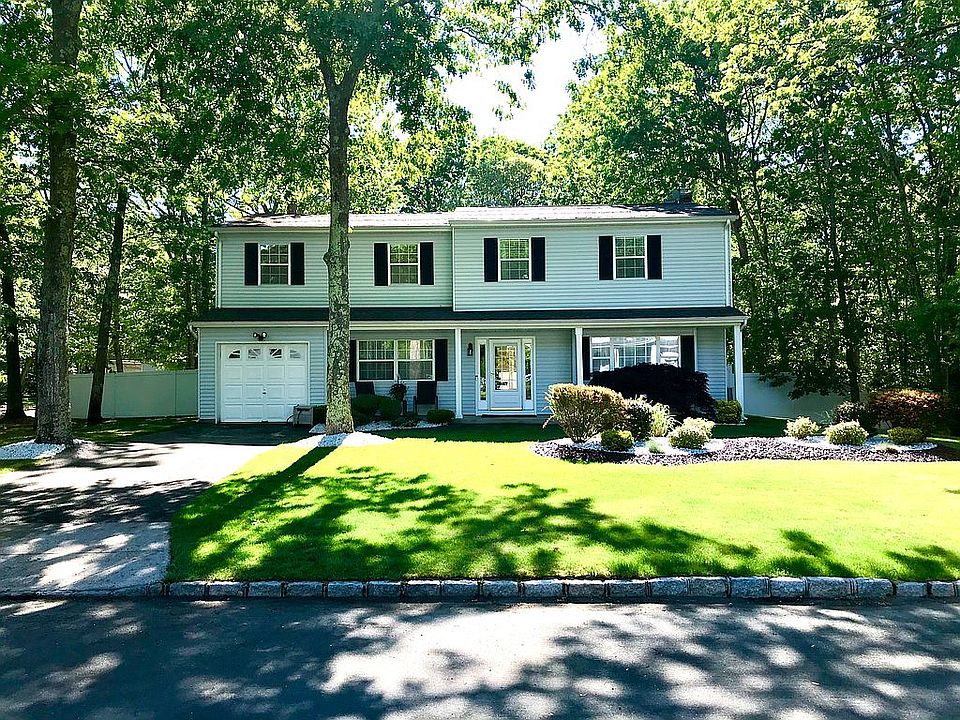 1st image of 24 Golf Club Cir