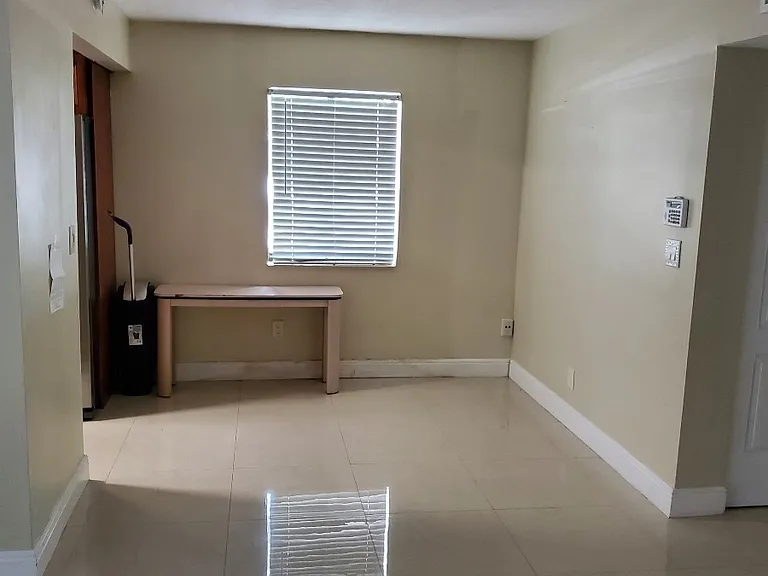581 N University Dr — Photo 1