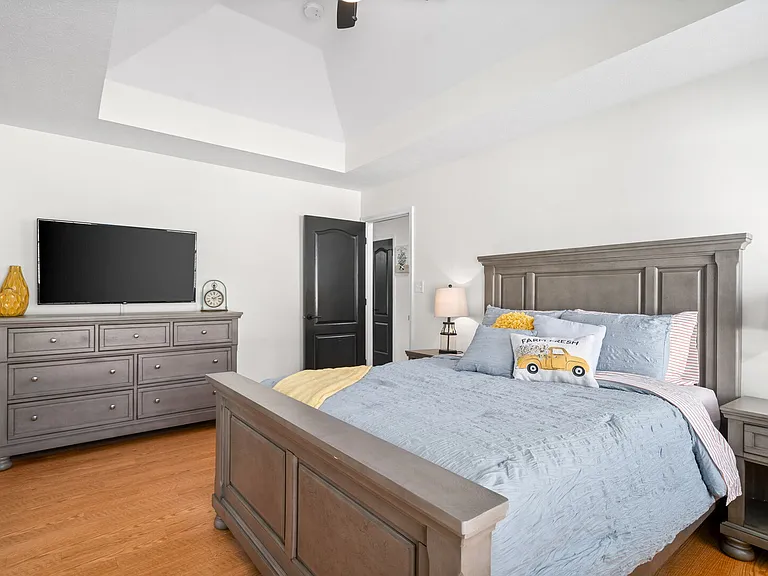 Athena Dr — Photo 17