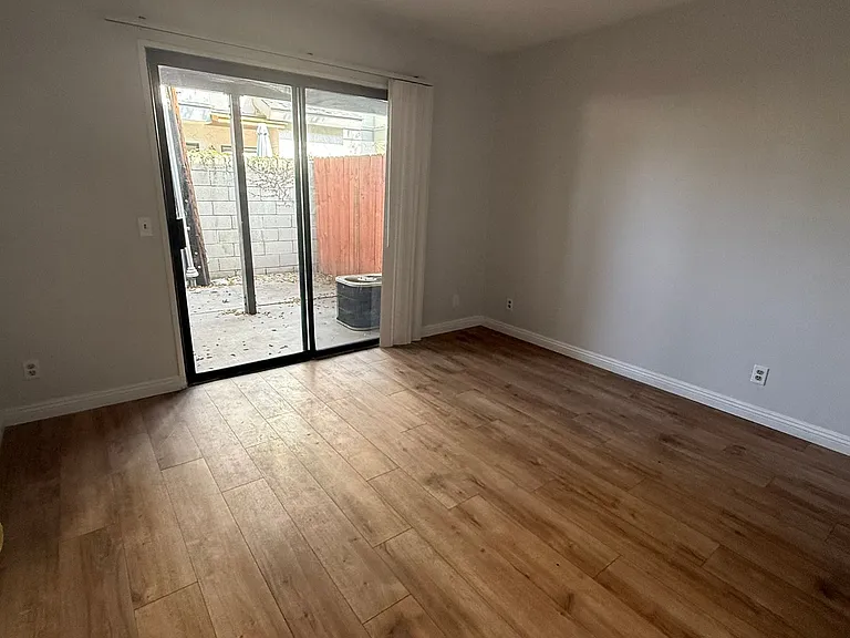 300 S 5th Ave — Photo 10