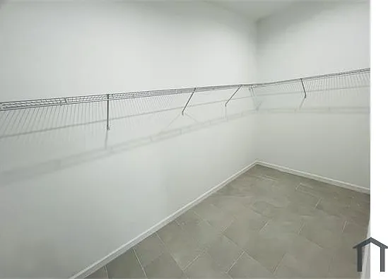 1114 Cellini St E — Photo 11