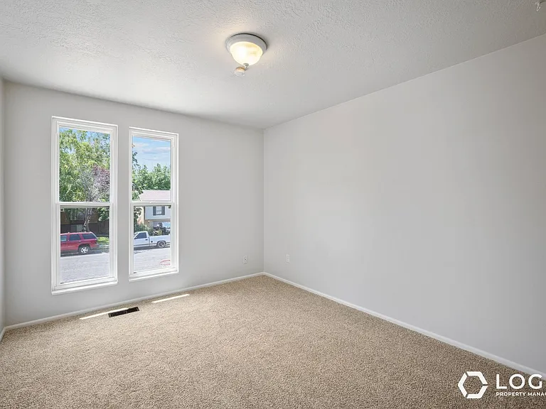 844 E 2800 N — Photo 13