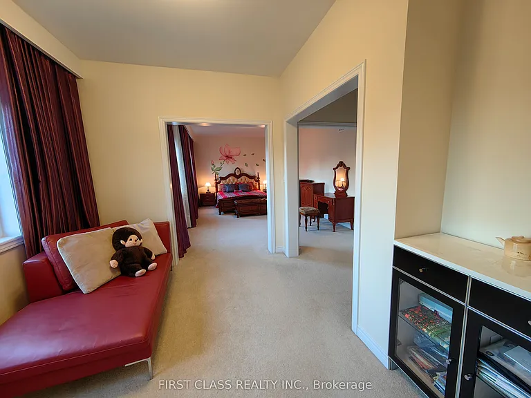 60 Wozniak Cres — Photo 11