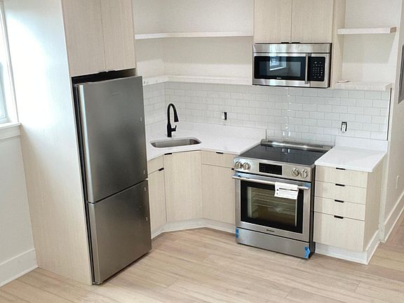 2nd image of 652 Winthrop Ave #4