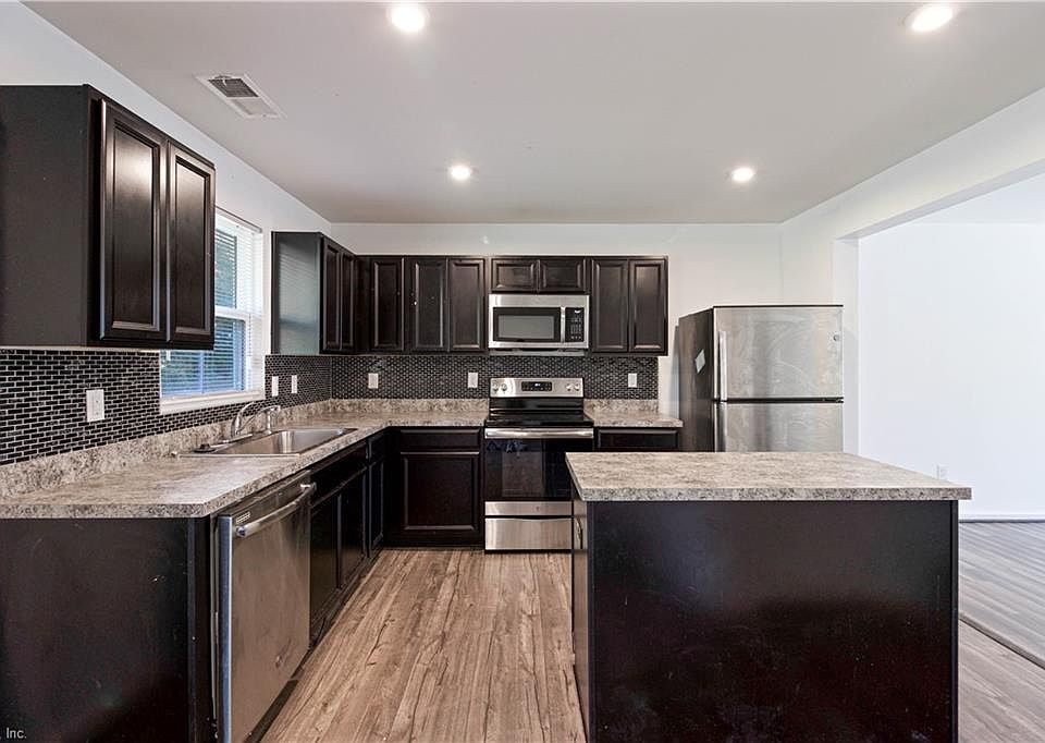 502 Lakeview Cv Smithfield VA Zillow