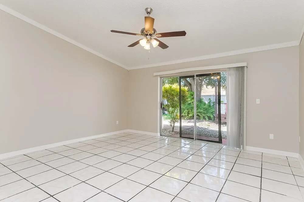 3 bed, 2.0 bath, 1263 sqft, $3,750 — Photo 3
