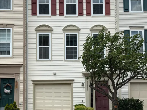 22218 Great Trail Ter, Sterling, VA 20164