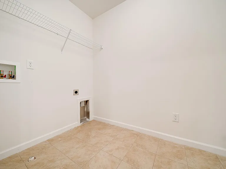 2074 Morton Dr — Photo 32