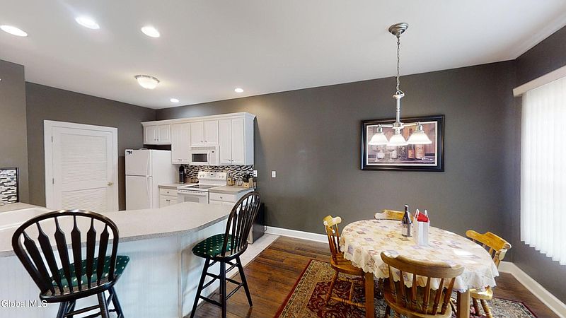 2nd image of 326 Ballston Avenue #3