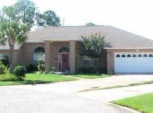 1609 Luzon Ln, Gulf Breeze, FL 32563