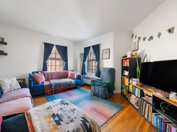5 Garden Ct APT 1, Cambridge, MA 02138