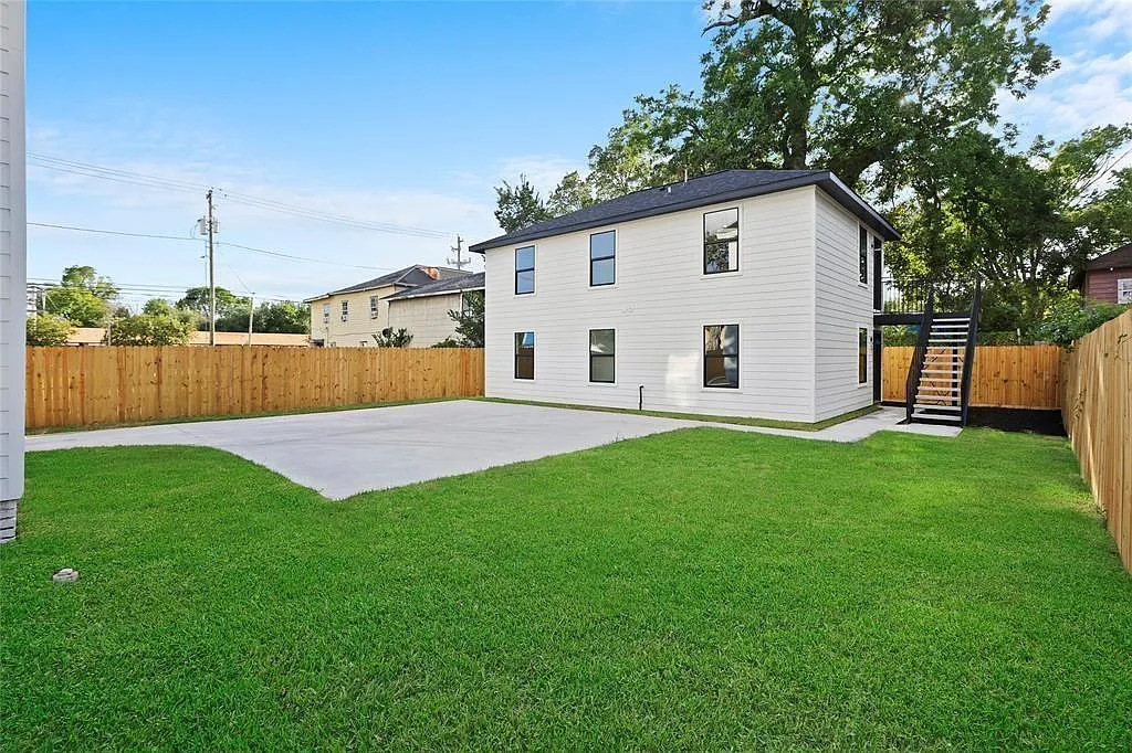 310 Delmar St — Photo 3