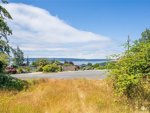 2nd image of 805 Sundown Lane