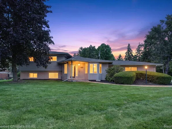 249 W Hurst Dr, Troy, MI 48098
