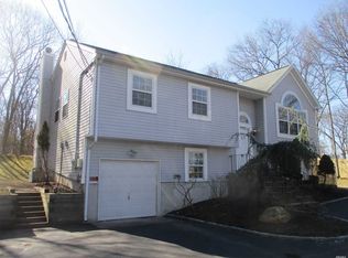 404 Sheep Pasture Rd, Pt Jefferson, NY 11777