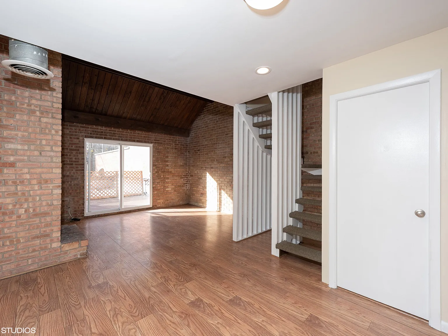 1 bed, 1000 sqft, $2,550 — Photo 2