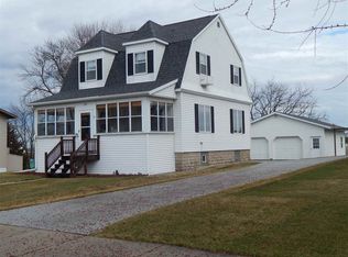 298 N Main St, Juneau, WI 53039