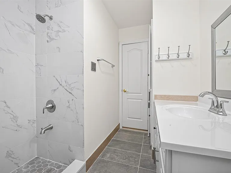 7950 Longridge Dr — Photo 41