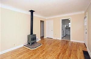 4th image of 2542 Howard St NE