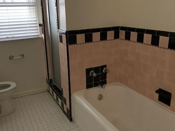 4th image of 128 S Camden Dr APT 106