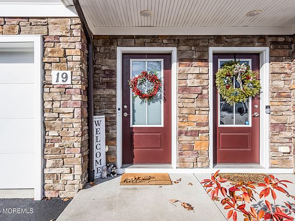 4th image of 19 Berkeley Crossings Way #319