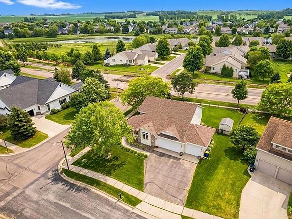 2nd image of 1908 Lake Dr