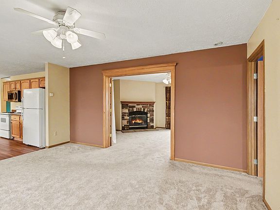 4th image of 25 E Highwood Rd