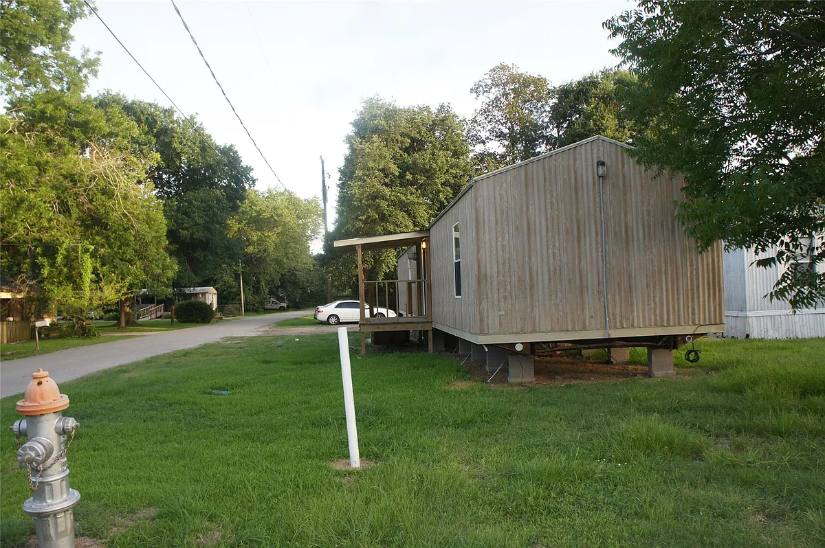 Building Photo - 601 Clear Lake Rd #A