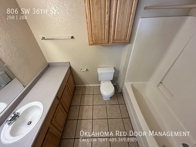 806 SW 36th St — Photo 7