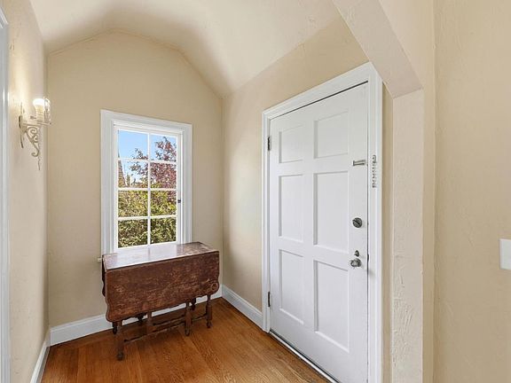 5th image of 2460 Poppy Dr