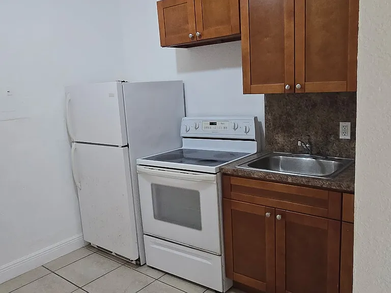 935 Marseille Dr #3 — Photo 5