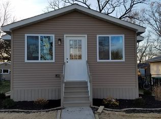 932 State St, Hobart, IN 46342