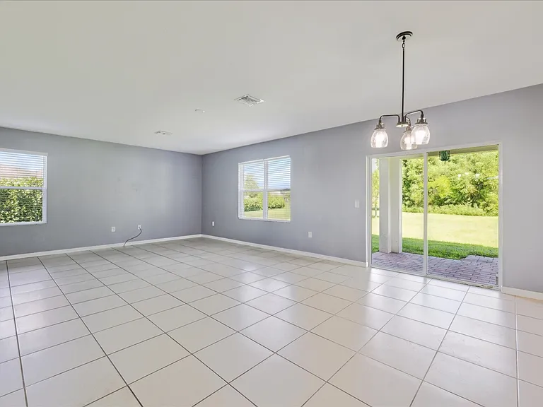 2703 Loreto Ct — Photo 18