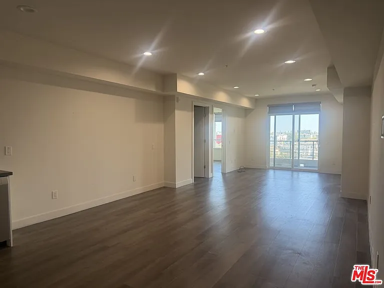 900 S Kenmore Ave #505 — Photo 2