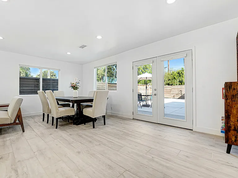 5554 Capistrano Ave — Photo 7