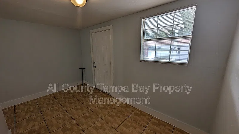 2 bed, 1.0 bath, $1,400 — Photo 3