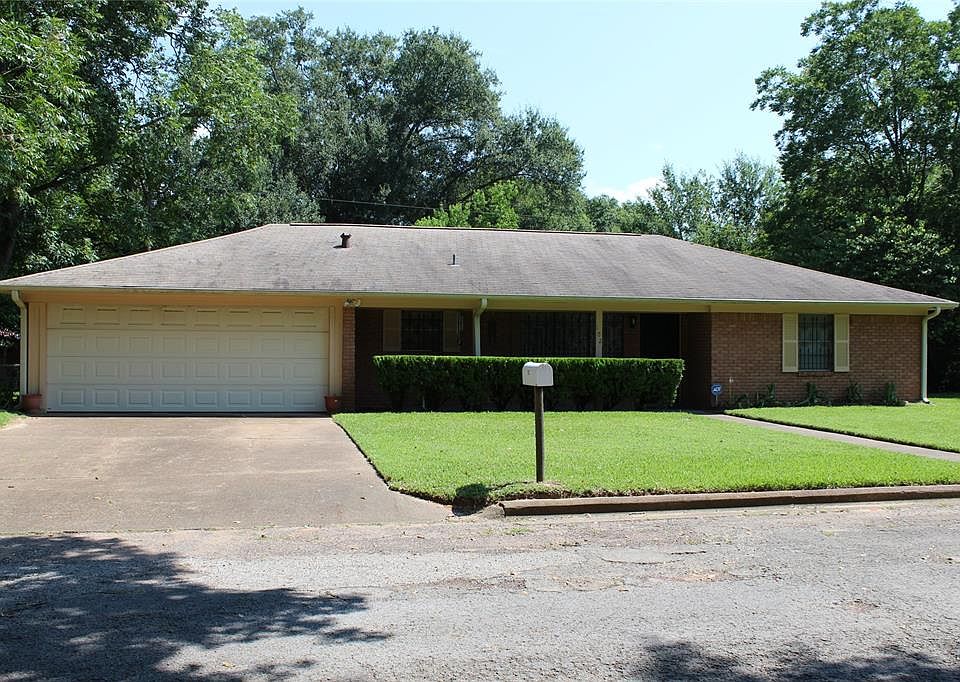 1st image of 102 Rosewood Dr