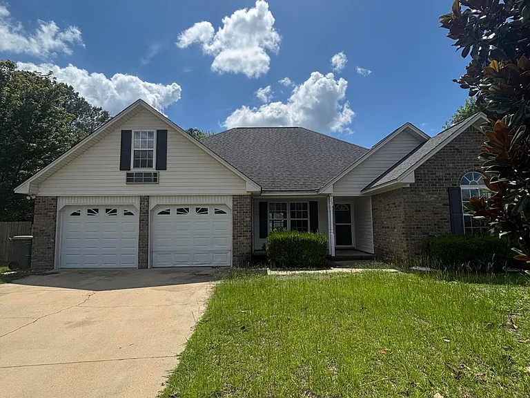 20 Walden Cir — Photo 1