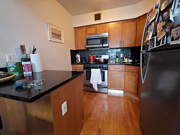 4th image of 713 Metropolitan Ave APT 4R